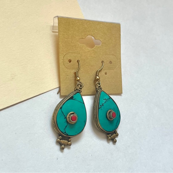 🏷️ boho oval shaped turquoise & red stone dangling earrings - Picture 4 of 12